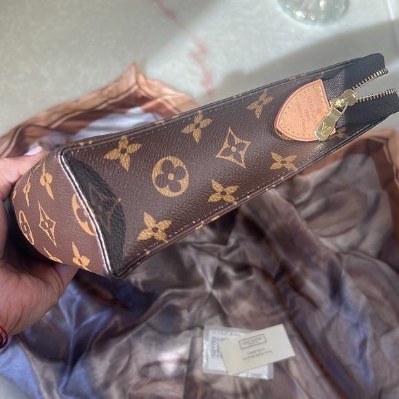 🎈HOT DEAL Louis Vuitton Toiletry pouch 26 - Picture 7 of 12
